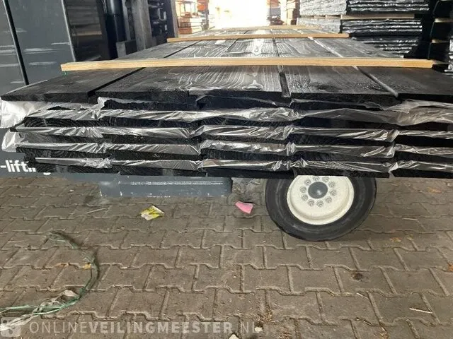 Ca. 50 douglas zweeds rabat zwart gecoat , 23x180mm, lengte 400cm - afbeelding 3 van  4