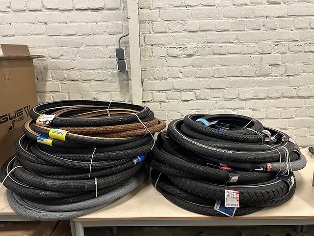 Ca. 50x diverse fietsbanden, buitenbanden, w.o. michelin, schwalbe, cst - afbeelding 1 van  9