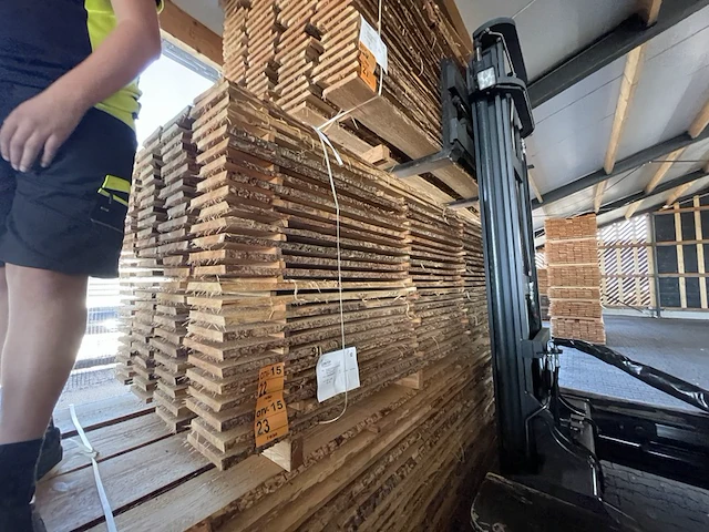 Ca. 50x douglas schaaldelen, 22x225mm, lengte 400cm - afbeelding 2 van  3