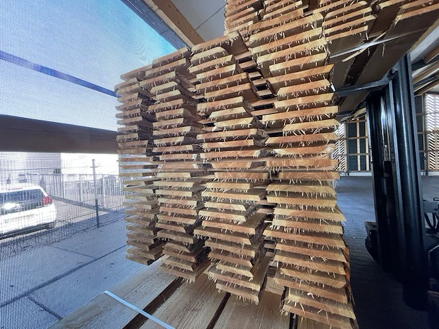 Ca. 50x douglas schaaldelen, 22x225mm, lengte 400cm - afbeelding 3 van  3