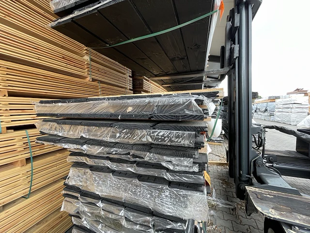 Ca. 50x douglas veer en groef zwart gecoat, 18x190mm, lengte 400cm - afbeelding 3 van  3