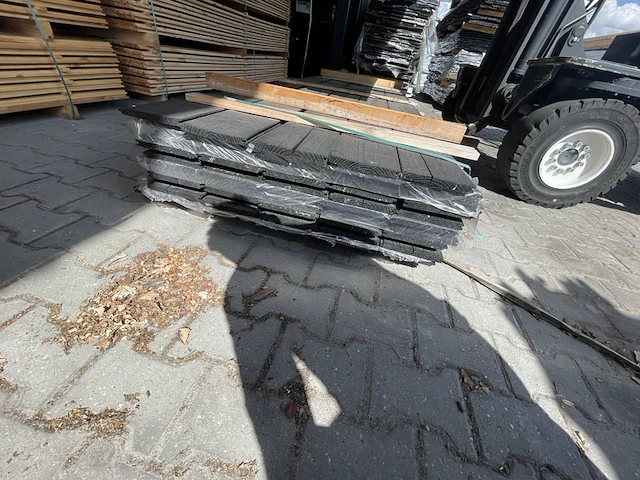 Ca. 50x douglas veer en groef zwart gecoat, 18x190mm, lengte 400cm - afbeelding 3 van  3