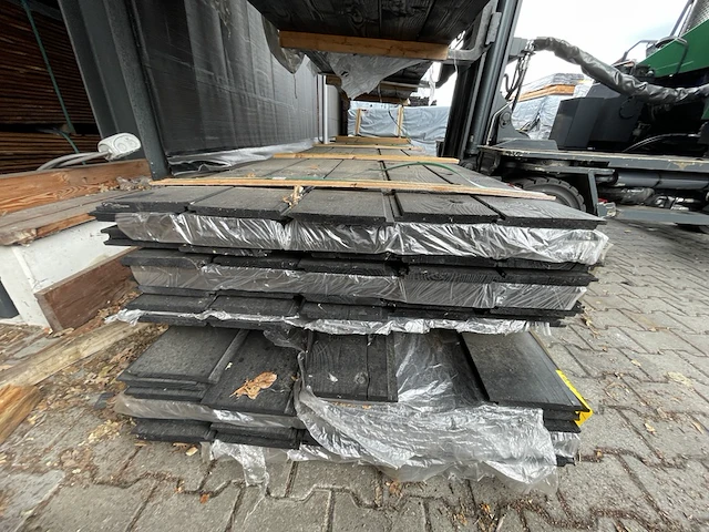 Ca. 50x douglas wisselsponning/ halfhoutsrabat zwart gecoat, 18x190mm, lengte 500cm - afbeelding 3 van  3