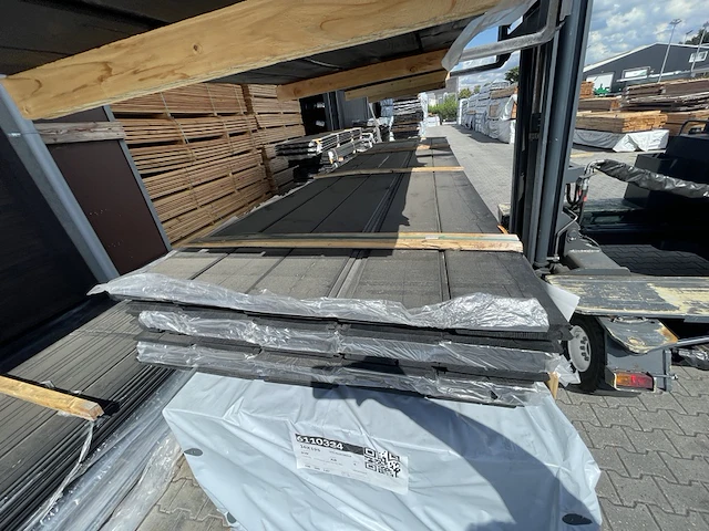 Ca. 50x douglas wisselsponning/halfhoutsrabat zwart gecoat, 18x190mm, lengte 400cm - afbeelding 1 van  3