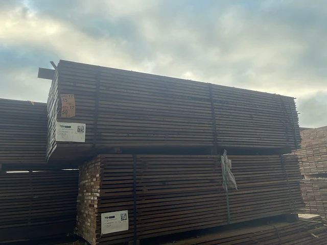 Ca. 50x guyana teak beschoeiingsplanken, 20x200mm, lengte 300cm - afbeelding 4 van  4