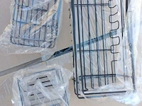 Ca. 50x items waaronder: derma rollers (26), accu zeeppompje (12), zeep en shampoo rekjes(12) - afbeelding 2 van  4