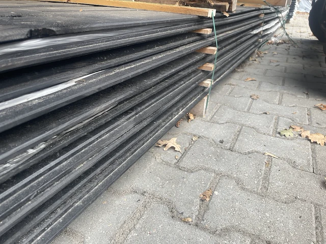 Ca. 50x wisselsponning/halfhoutsrabat zwart gecoat, 18x190mm, lengte 500cm - afbeelding 2 van  3