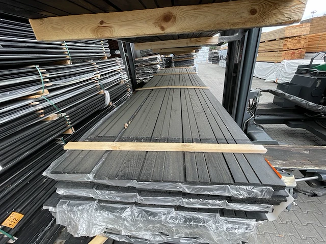 Ca. 50x zweeds rabat zwart gecoat, 16x195mm, lengte 400cm - afbeelding 1 van  3