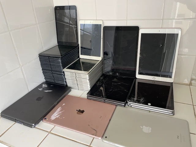 Ca. 51x ipad, apple - afbeelding 1 van  7
