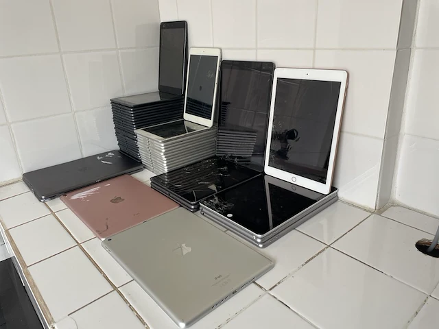 Ca. 51x ipad, apple - afbeelding 2 van  7