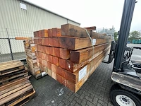 Ca. 52x douglas balken fijnbezaagd, 120x120mm, lengte 400cm - afbeelding 2 van  3