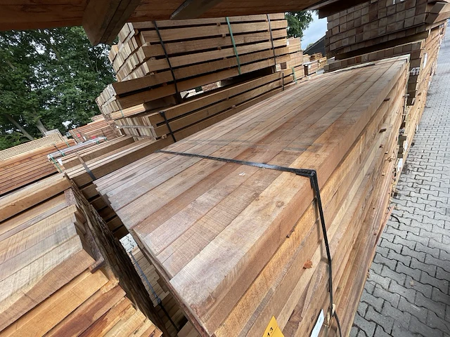 Ca. 52x massaranduba palen fijnbezaagd, 70x70mm, lengte 275cm - afbeelding 1 van  3
