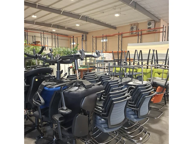Ca. 53x diverse stoelen, o.a interstuhl - afbeelding 6 van  7