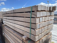 Ca. 54x guyana teak palen fijnbezaagd, 100x100mm, lengte 300cm - afbeelding 2 van  4