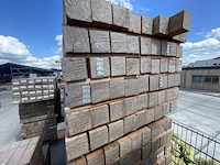 Ca. 54x guyana teak palen fijnbezaagd, 100x100mm, lengte 300cm - afbeelding 3 van  4