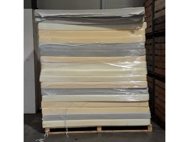 Ca. 54x matras zonder hoes - afbeelding 1 van  6