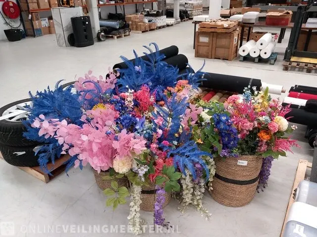 Ca. 550x zijden bloemen , bouwjaar 2023 - afbeelding 1 van  9