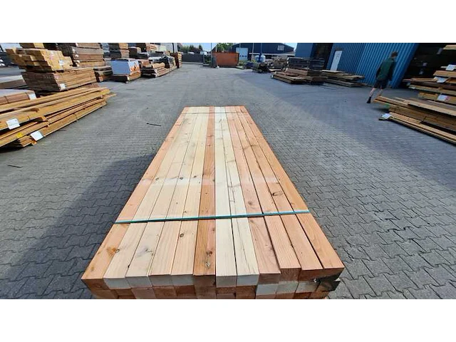 Ca. 55x douglas balken geschaafd, 90x90mm, lengte 300cm - afbeelding 1 van  4