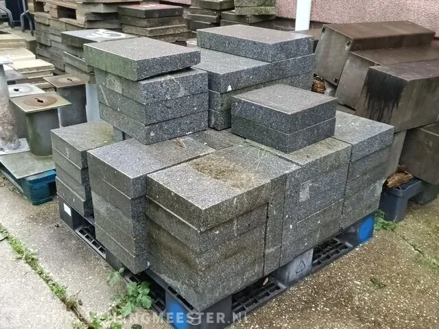 Ca. 55x granieten steen - afbeelding 1 van  5