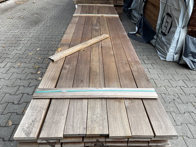 Ca. 56x guyana ipé planken geschaafd, 21x120mm, lengte 365cm - afbeelding 1 van  3