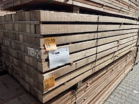 Ca. 56x guyana teak palen fijnbezaagd, 68x68mm, lengte 305cm - afbeelding 4 van  4