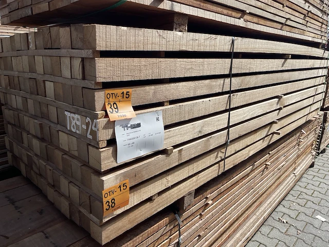 Ca. 56x guyana teak palen fijnbezaagd, 68x68mm, lengte 305cm - afbeelding 4 van  4