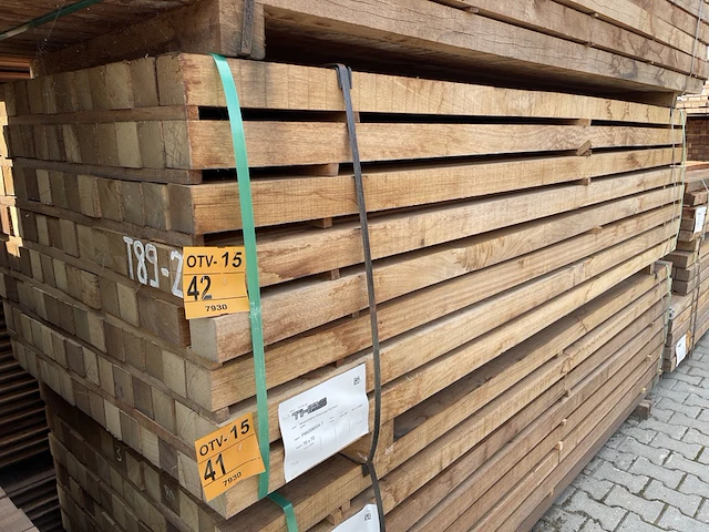Ca. 56x guyana teak palen fijnbezaagd, 70x70mm, lengte 275cm - afbeelding 4 van  4
