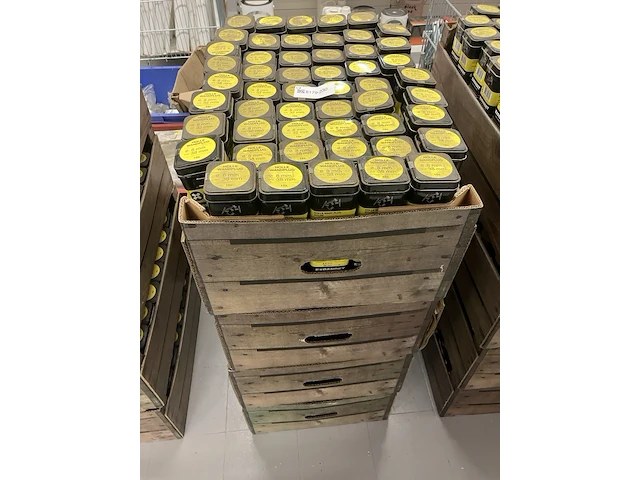 Ca. 580x blik verpakkingen holle wand pluggen 8mm - afbeelding 1 van  3