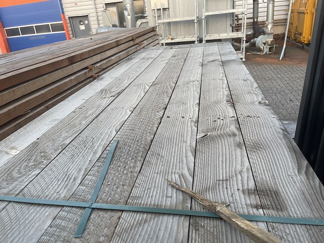 Ca. 59x douglas planken fijnbezaagd, 32x150mm, lengte 300cm - afbeelding 1 van  3