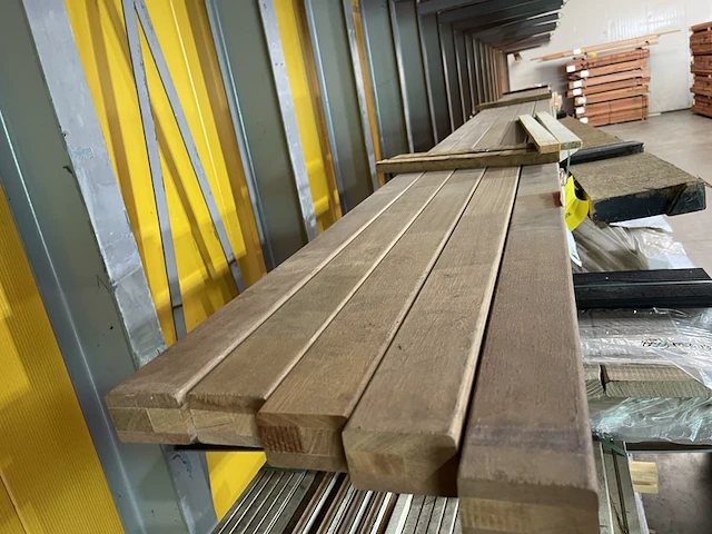 Ca. 5x bankirai onderregels, 44x68mm, lengte 590cm - afbeelding 1 van  3