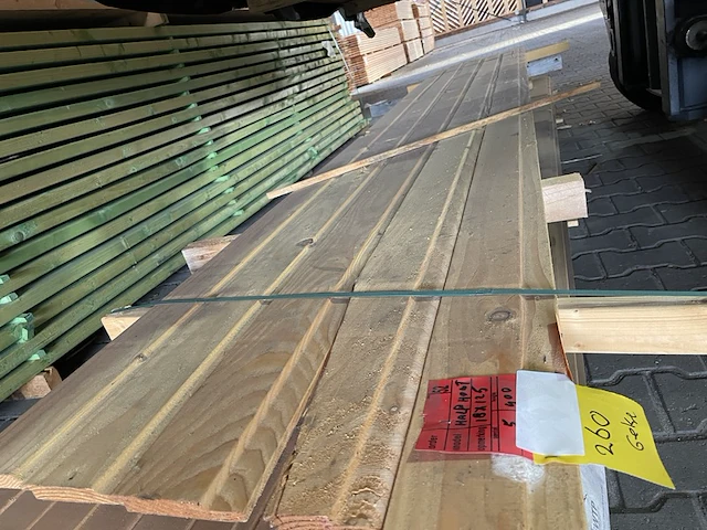 Ca. 5x douglas halfhoutsrabat, 18x135mm, lengte 400cm - afbeelding 1 van  3