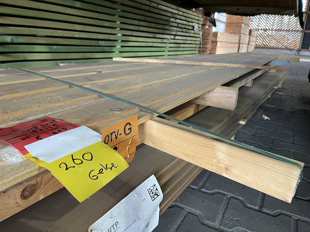 Ca. 5x douglas halfhoutsrabat, 18x135mm, lengte 400cm - afbeelding 2 van  3