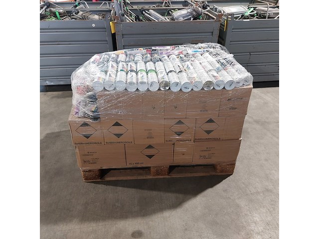 Ca. 600x diverse spuitbussen - afbeelding 1 van  7