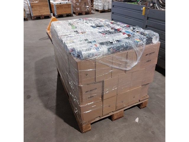 Ca. 600x diverse spuitbussen - afbeelding 7 van  7