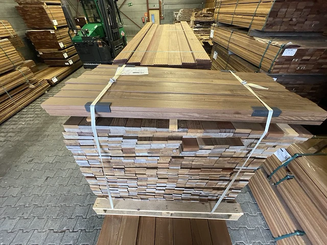 Ca. 600x ipé country grade planken geschaafd, 21x70mm, lengte 576/65cm, 24/125cm - afbeelding 1 van  3