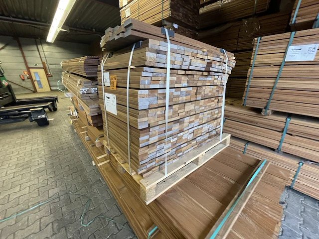 Ca. 600x ipé country grade planken geschaafd, 21x70mm, lengte 576/65cm, 24/125cm - afbeelding 2 van  3