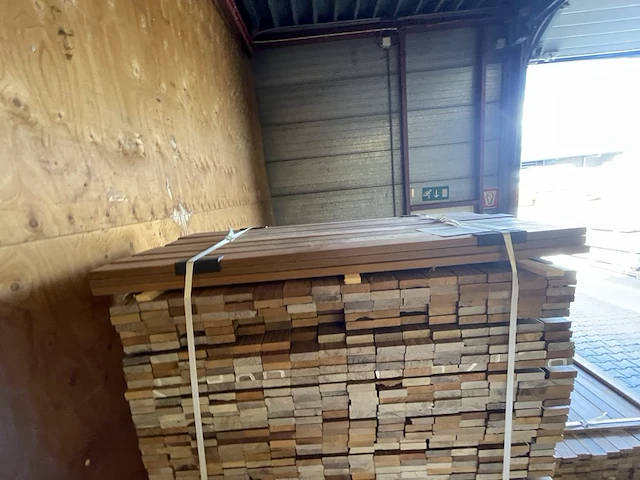Ca. 600x ipé planken geschaafd country grade, 21x70mm, lengte 576/65cm, 24/125cm - afbeelding 1 van  3