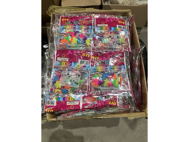 Ca. 600x loomband/ armband bedeltjes - afbeelding 3 van  4