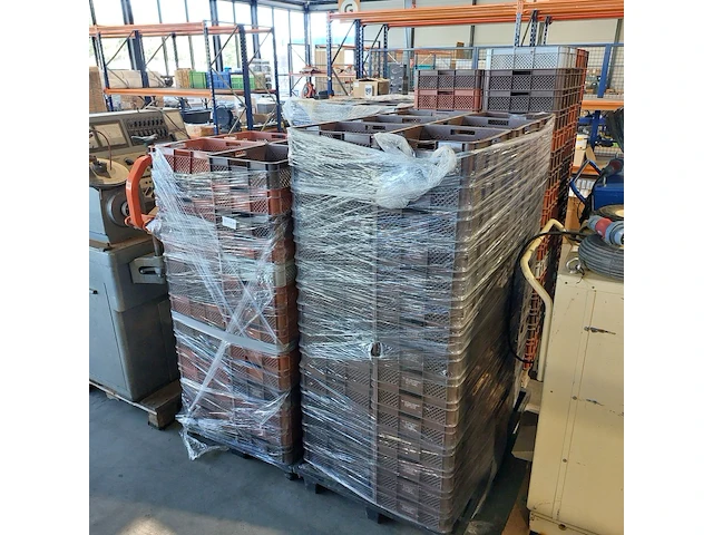 Ca. 600x stapelbare bakken - afbeelding 1 van  6