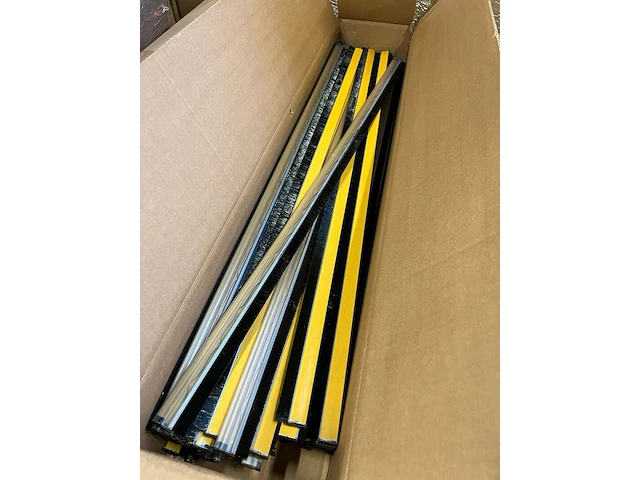 Ca. 60x 100 cm deurstrip met flexibele borstel - afbeelding 1 van  6