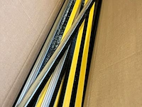 Ca. 60x 100 cm deurstrip met flexibele borstel - afbeelding 1 van  6