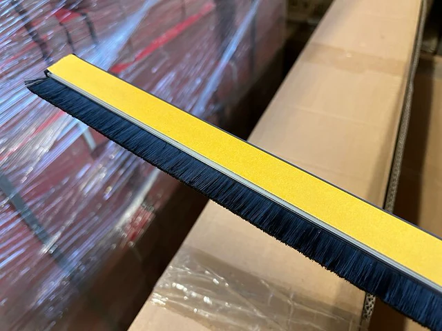 Ca. 60x 100 cm deurstrip met flexibele borstel - afbeelding 2 van  6