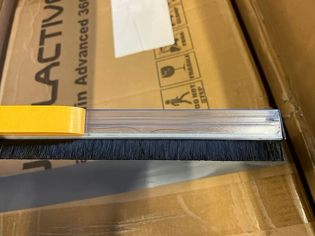 Ca. 60x 100 cm deurstrip met flexibele borstel - afbeelding 3 van  6