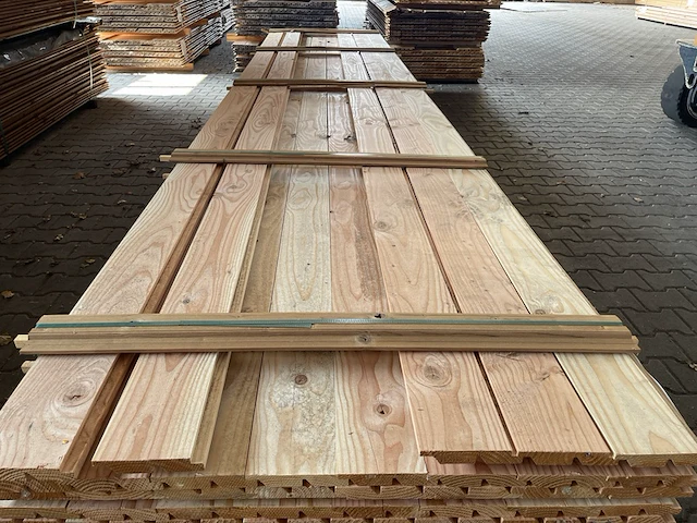 Ca. 60x douglas dubbele rhombus, 25x123mm, lengte 400cm - afbeelding 1 van  4