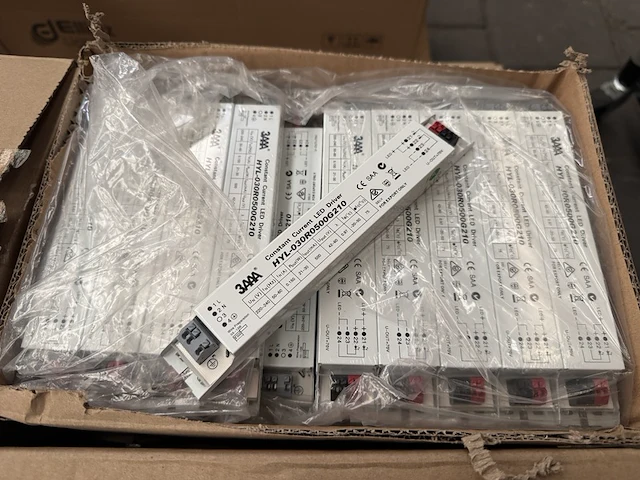 Ca. 60x led driver, 3aaa, hyl-030r0500g210 - afbeelding 1 van  3