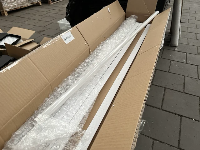 Ca. 60x led tube tldc 1200 mm 20w 4000k ellipz lighting - afbeelding 1 van  4
