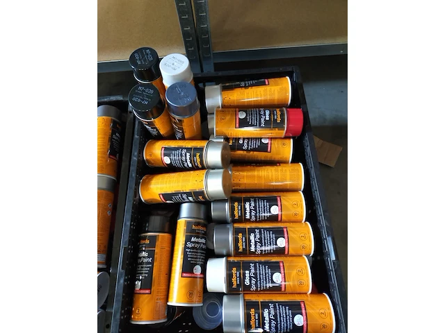 Ca. 60x metallic/ glans spuitlak halfords - afbeelding 1 van  3