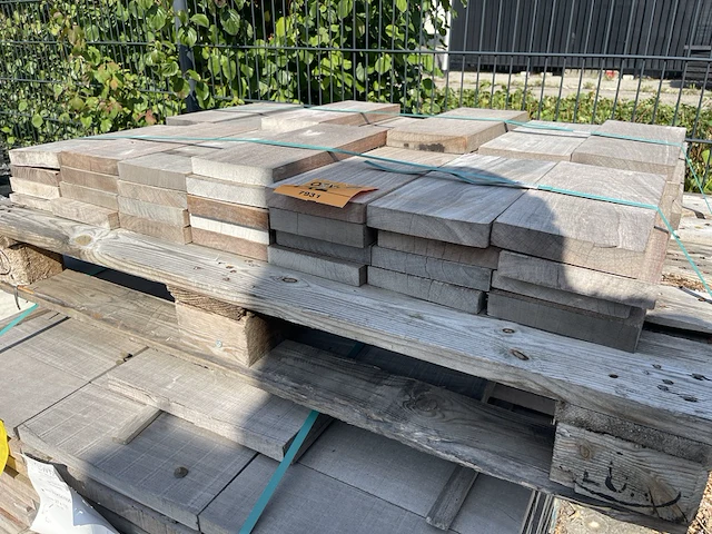 Ca. 60x partij hardhouten planken, 27x150mm, lengte 35cm - afbeelding 2 van  3
