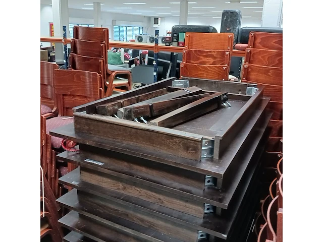 Ca. 60x stapelstoel en 13x tafel, bruin - afbeelding 4 van  8