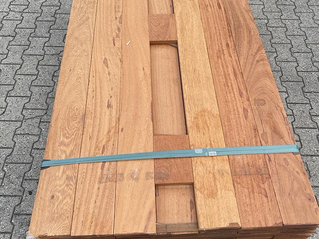 Ca. 62x angelim pedra planken geschaafd, 21x145mm, lengte 310cm - afbeelding 1 van  4